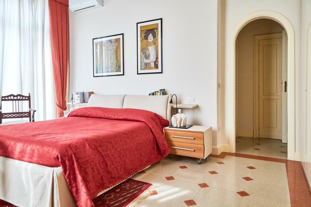 Suite Klimt P.Zza Amedeo Неаполь Экстерьер фото