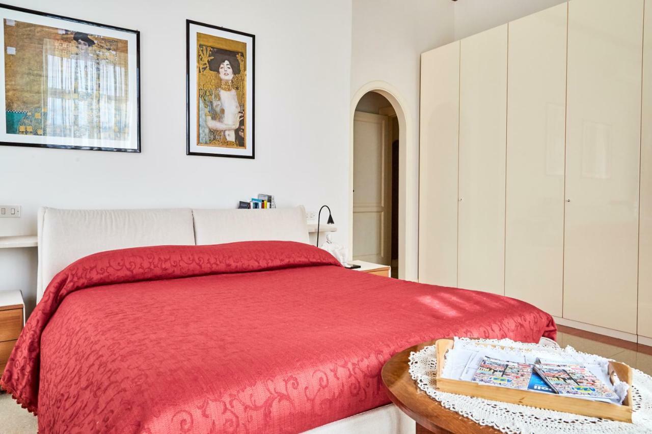 Suite Klimt P.Zza Amedeo Неаполь Экстерьер фото